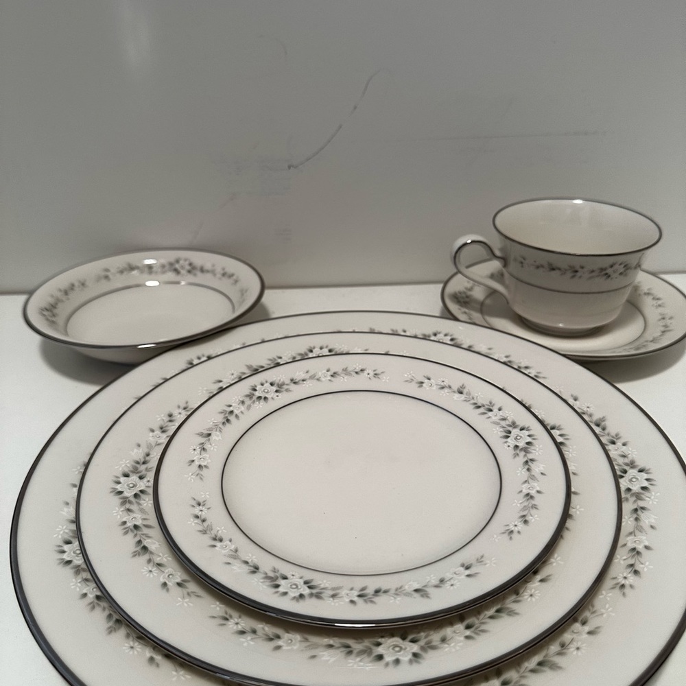 China set - Picture 2 of 4